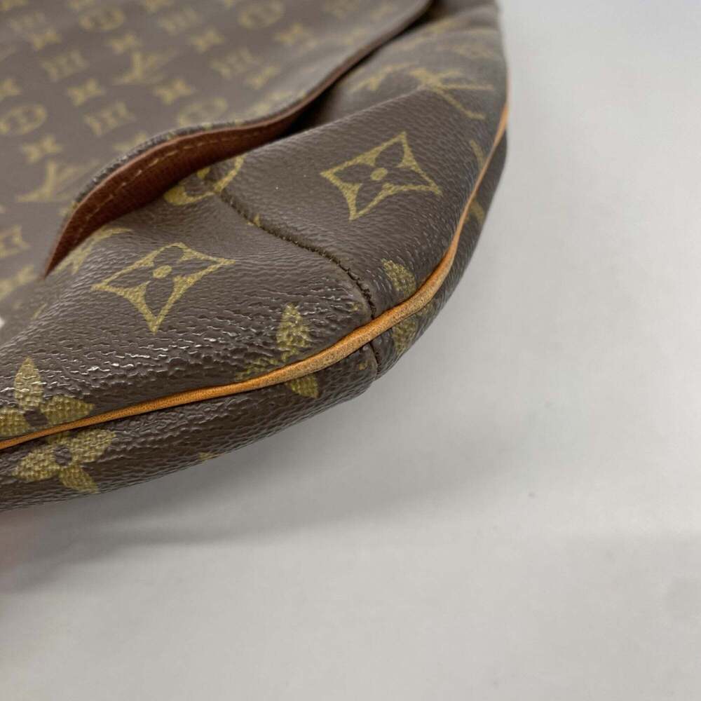 LOUIS VUITTON Brown Monogram Shoulder Bag - Picture 6 of 11